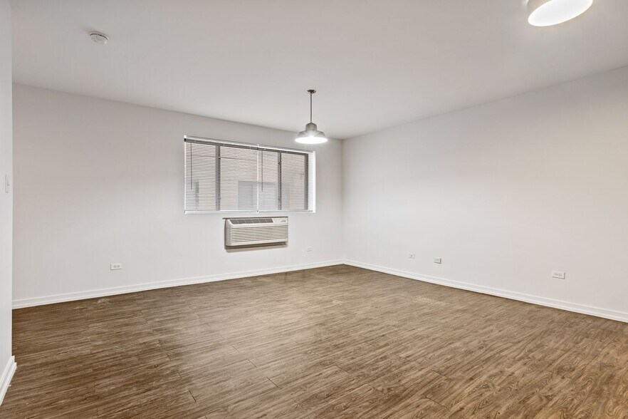 Building Photo - 5410 N Winthrop Ave