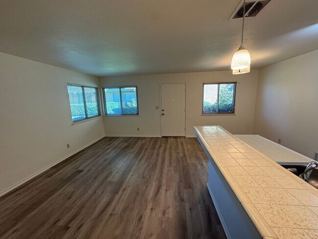 Building Photo - 2 Bedroom, 1 Bath in desirable neighborhood, Capitola