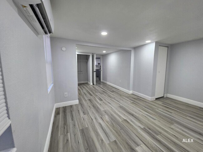 Building Photo - 1100 Beverly Ave NW