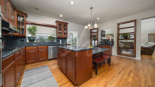 Building Photo - Country Living on 13.5 Acres