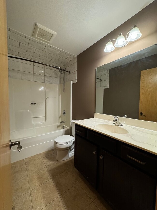 Building Photo - Dogs are welcome no cats this property does not participate in Section 8. Showing start December ...