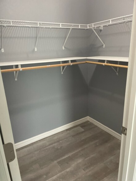 Building Photo - 219 Locust Ln