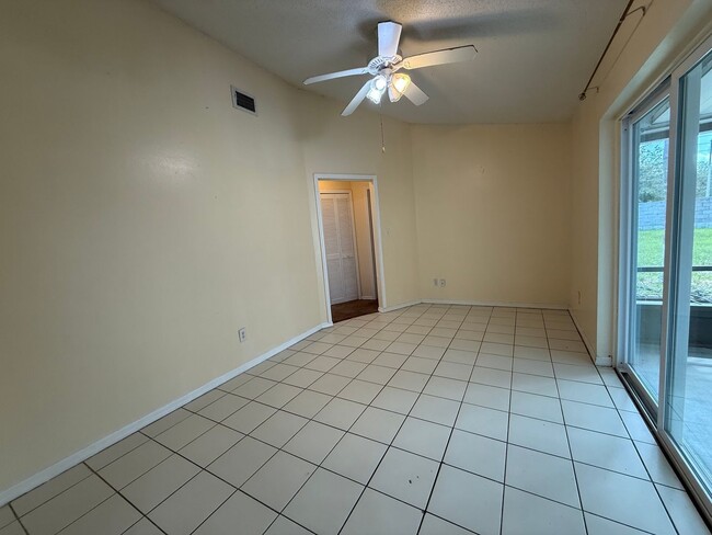 Building Photo - 4712 Dandelion Dr