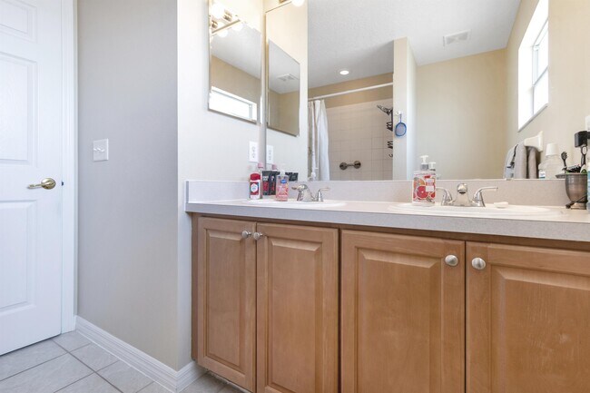 Building Photo - 5145 Marbella Isle Dr