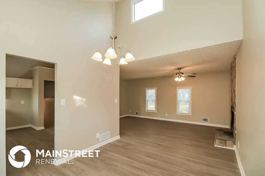 Building Photo - 2875 Kathryn Cir SW
