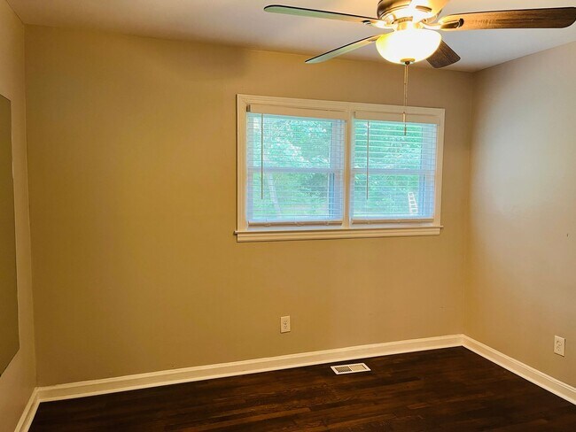 Building Photo - 4531 Wesley Dr