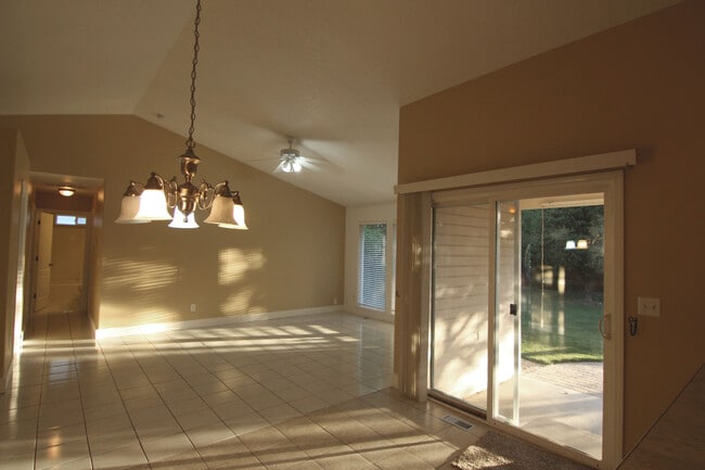 Building Photo - 3BR 2BA Contemporary Living - Meridian