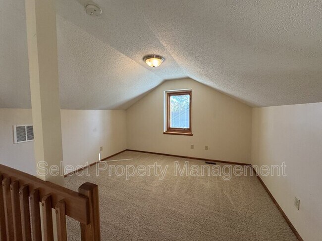 Building Photo - 7401 Montclair Dr
