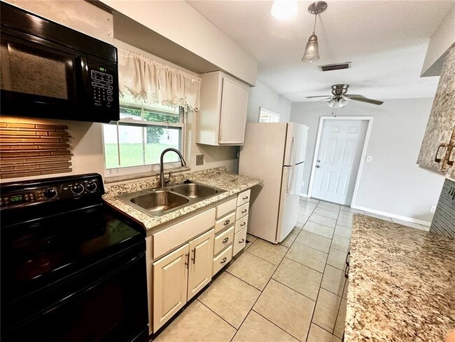 Building Photo - 8225 Pin Oak Ave