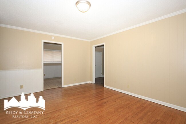 Building Photo - 4227 Kenosha Rd