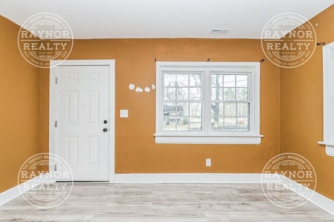 Building Photo - 643-643 Kenwood Ave