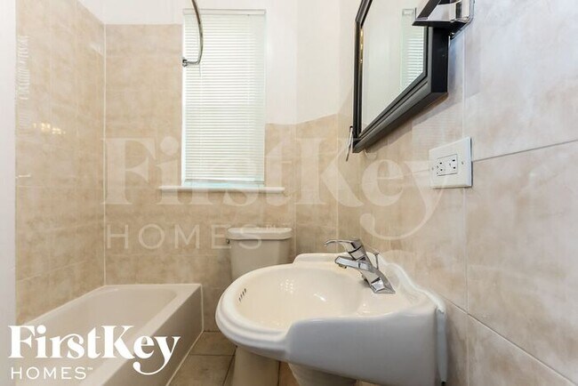 Building Photo - 542 Oak St