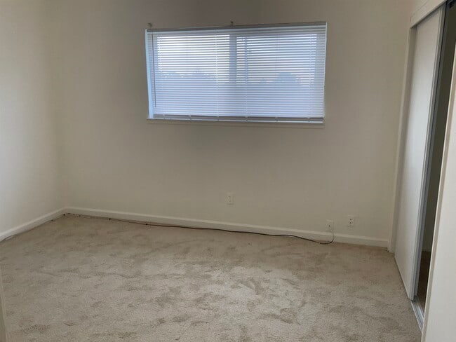 Building Photo - 422 C St