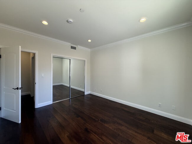 Building Photo - 735 S Citrus Ave