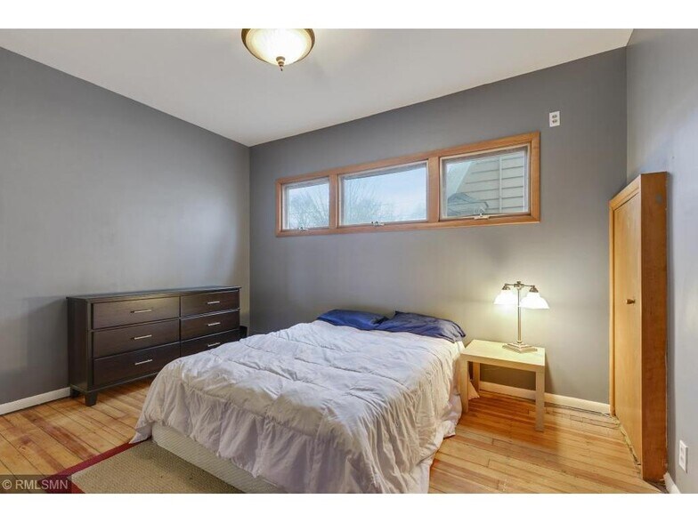 Building Photo - 1522 Minnehaha Ave W