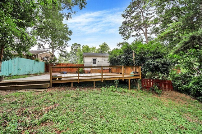 Building Photo - Lovely Three Bed One Bath Ranch Home in Wi...