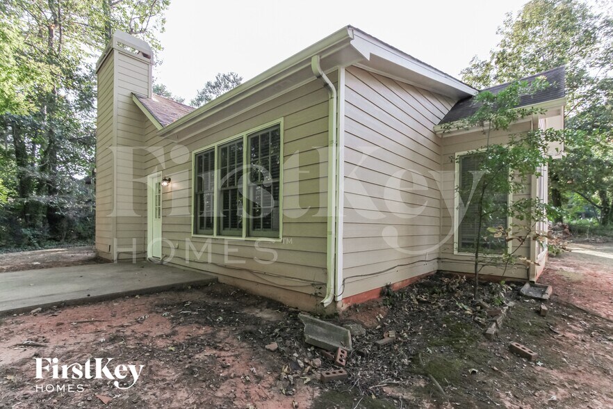 Building Photo - 594 Fortune Ridge Rd