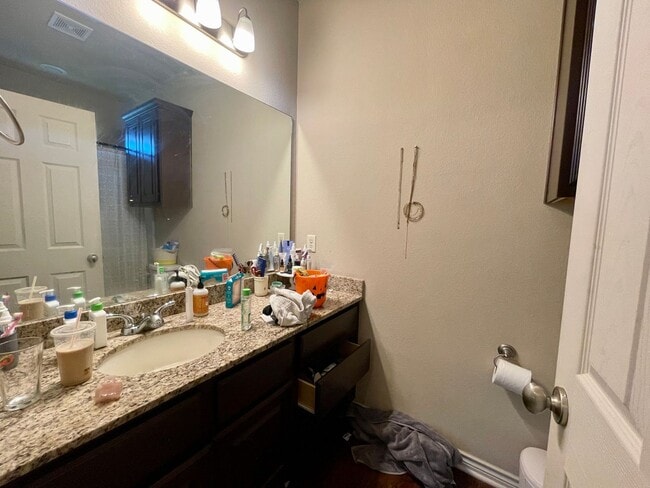 Building Photo - BEAUTIFUL 2/2.5 in Gateway Villas! August ...