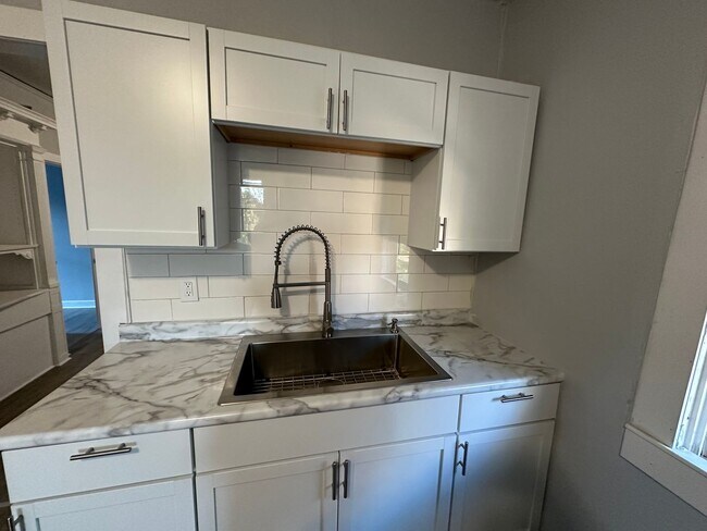 Building Photo - Walnut