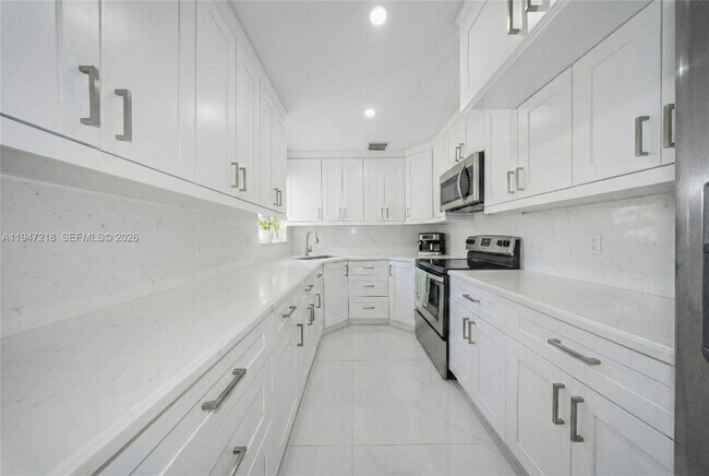 Building Photo - 10731 SW 51st Dr