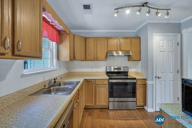 Building Photo - Charming 3-Bed, 2-Bath Home in Historic Beaufort, SC. Call for Details!