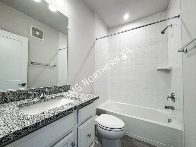 Building Photo - 206 Park Central Ter