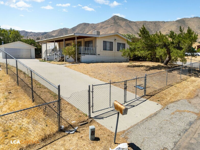 Building Photo - 6004 Maple Ave