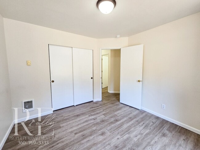 Building Photo - Quiet 3BR Duplex with Garage & Big Yard on...