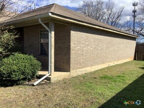 Building Photo - 1126 Misty Acres Dr