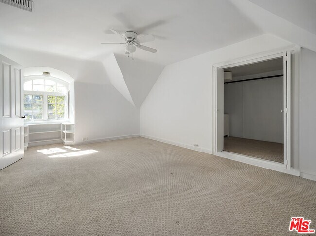 Building Photo - 13161 Addison St