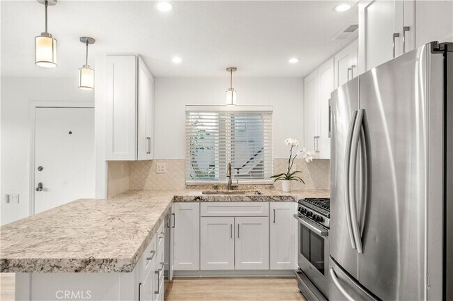 Building Photo - 352 Y Pl