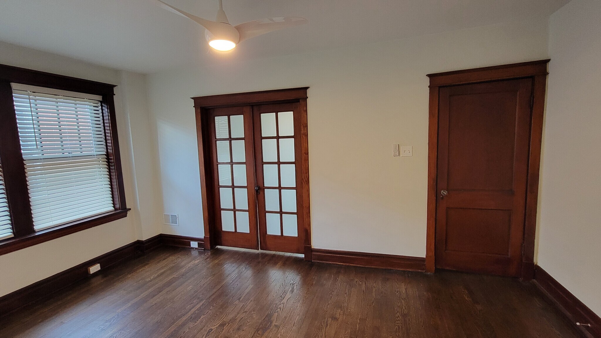 Building Photo - 5537 Holly Hills Ave