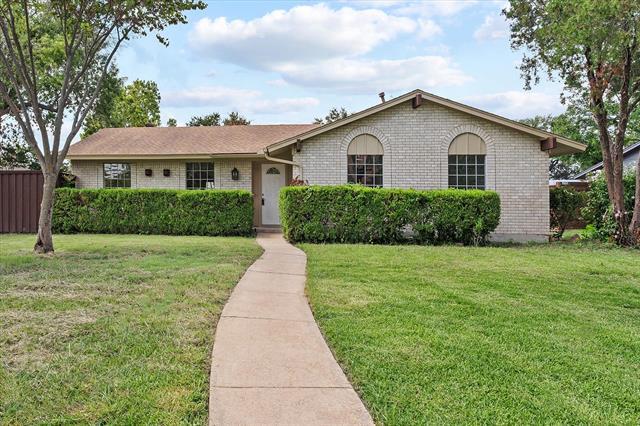 Building Photo - 2804 Royal Oaks Dr