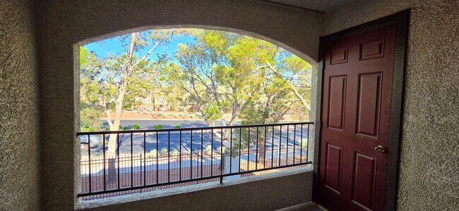 Building Photo - RARE 2nd floor 3 BEDROOM condo in the heart of Seven Hills in gated Horizons @ Seven Hills