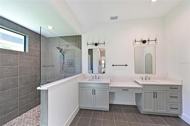 Building Photo - 8013 Clearwater Ct