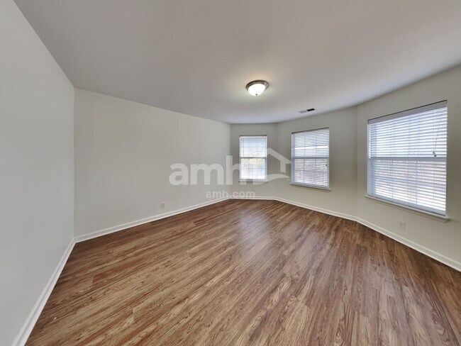 Building Photo - 1502 Halifax Dr