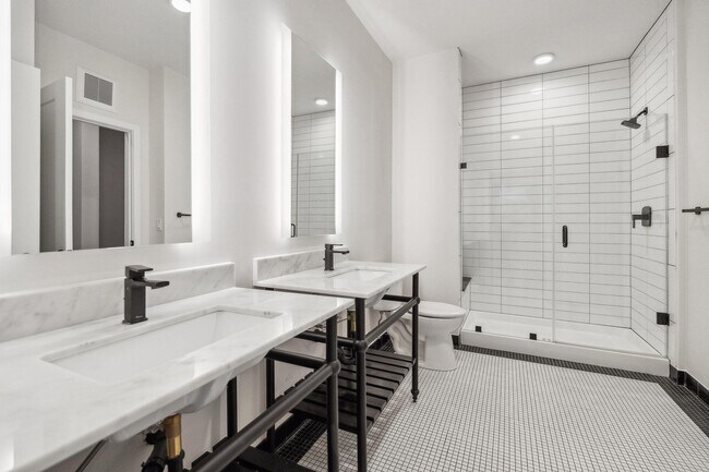 Building Photo - 1339 E St SE