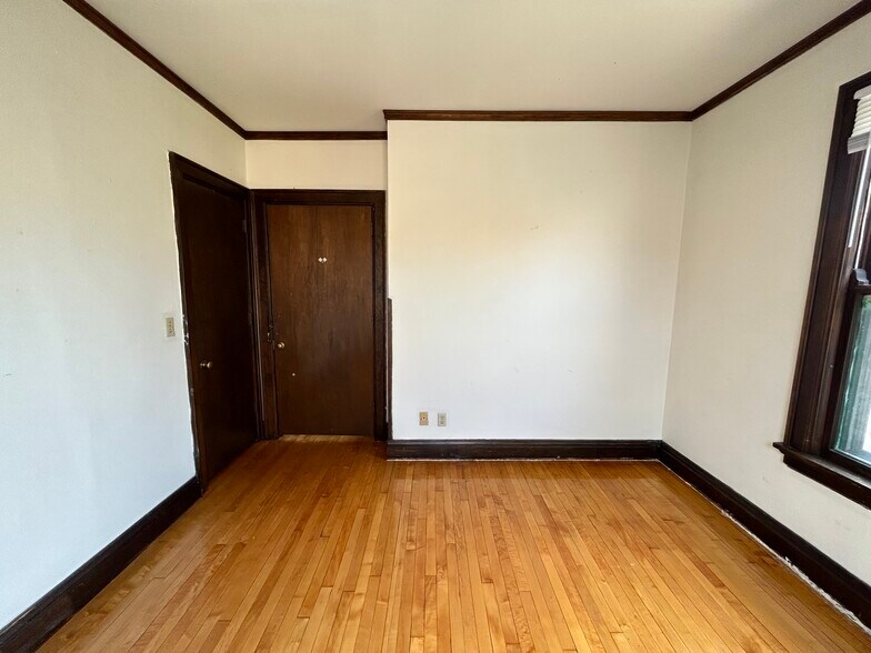 Building Photo - 612 Howard Plz