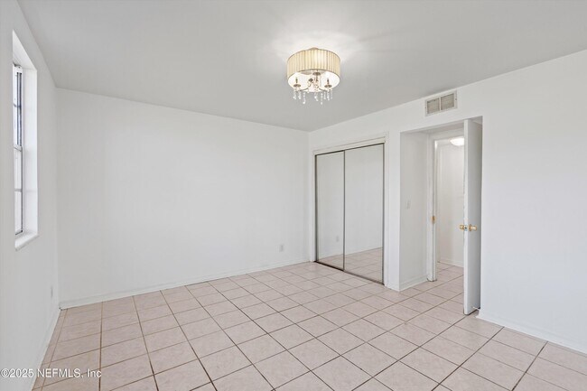 Building Photo - 1530 El Prado Rd