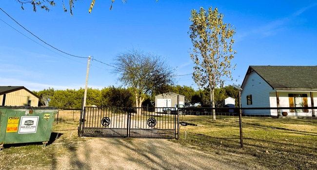 Building Photo - 713 Overlook Dr