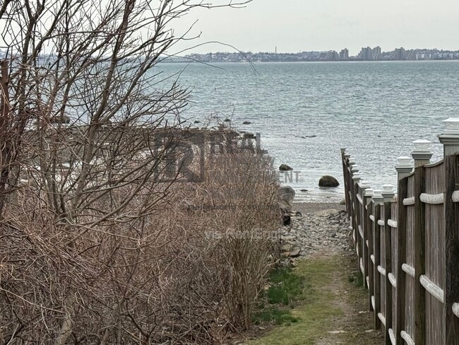 Building Photo - 2 Sea View Ave