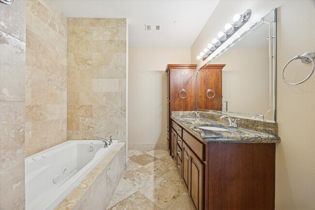 Building Photo - 2515 Washington Ave