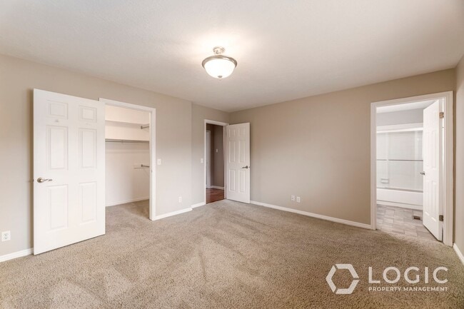 Building Photo - Gorgeous Home in Sandy!