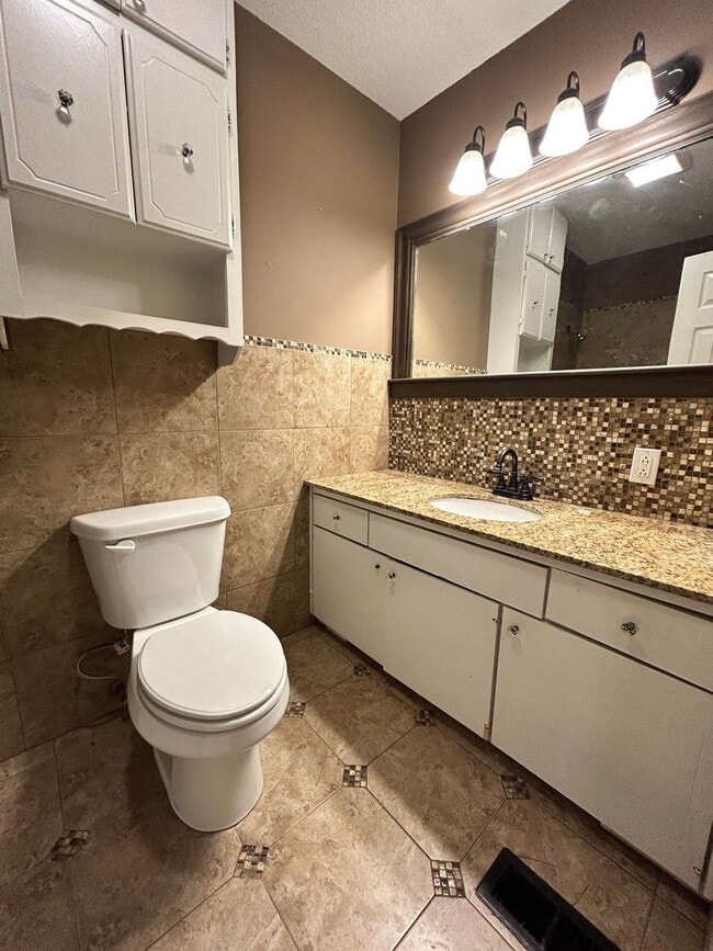 Building Photo - unique home with beautiful scenery