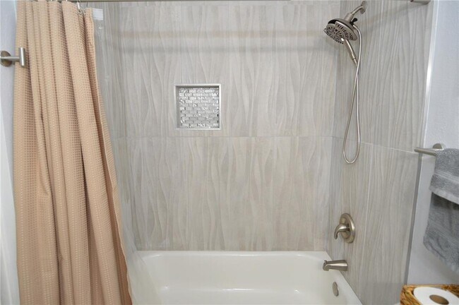 Building Photo - 8754 Mallard Reserve Dr