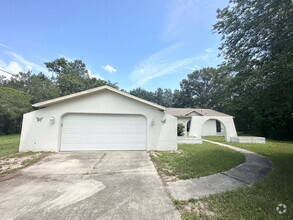 Building Photo - "Charming 2-Bed, 2-Bath Retreat on Apple O...