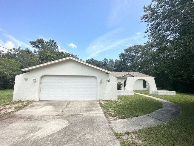 Primary Photo - "Charming 2-Bed, 2-Bath Retreat on Apple O...