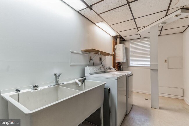 Building Photo - 8615 Regor Ln