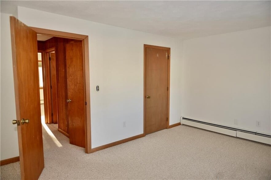 Building Photo - 76 Batcheller Ave