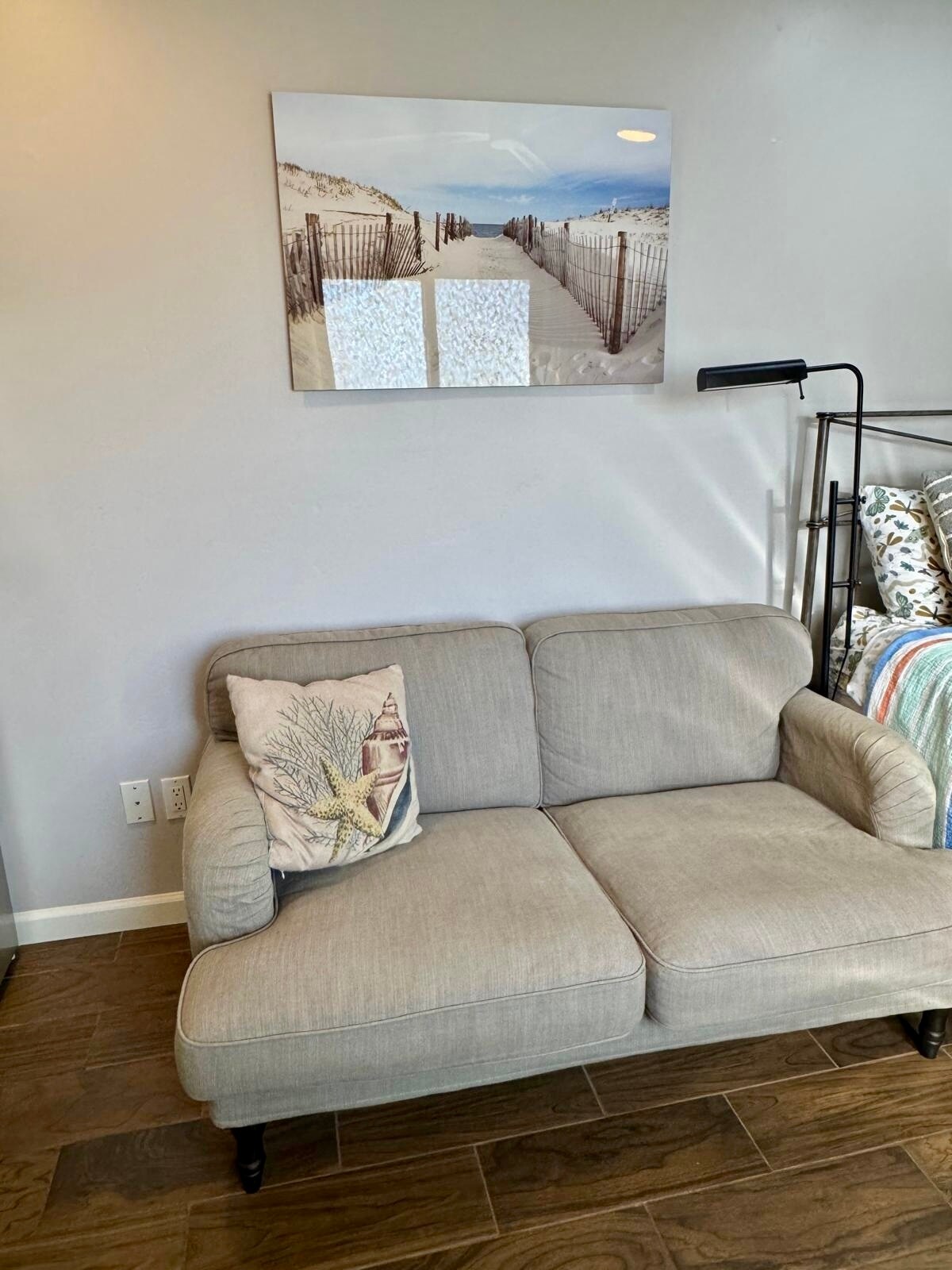 Building Photo - 313 S Rios Ave